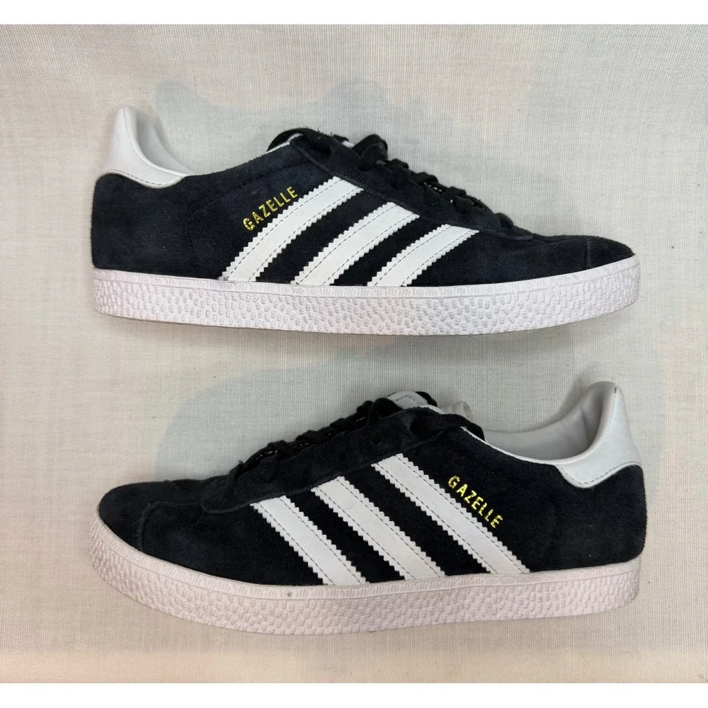 Adidas Gazelle Core BlackWhite Suede Low Top Sneakers BB2502 Mens 4.5 Womens 5.5
